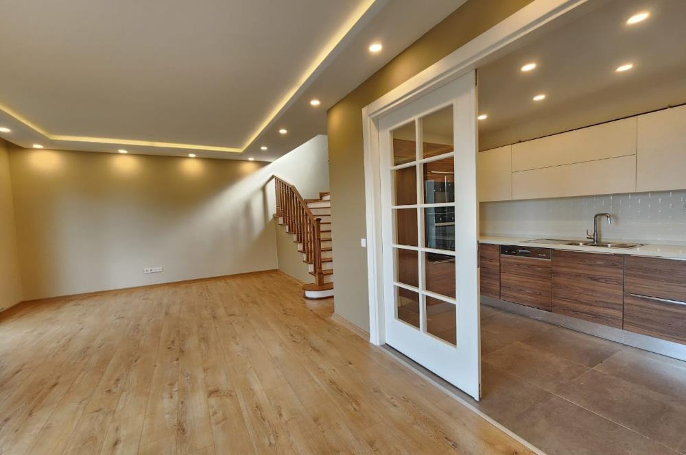 Zekeriyaköy'de Yeni Sitede Kiralık Villa
