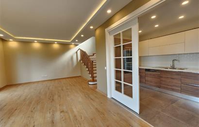 Zekeriyaköy'de Yeni Sitede Kiralık Villa