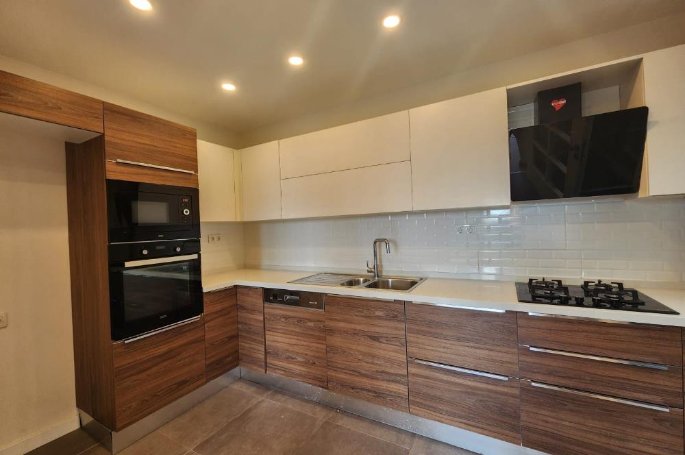 Zekeriyaköy'de Yeni Sitede Kiralık Villa