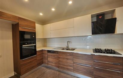Zekeriyaköy'de Yeni Sitede Kiralık Villa