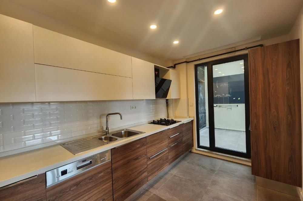 Zekeriyaköy'de Yeni Sitede Kiralık Villa