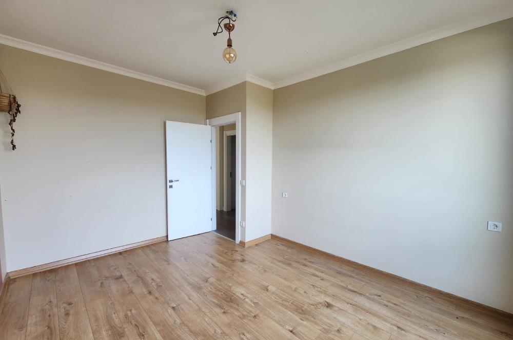Zekeriyaköy'de Yeni Sitede Kiralık Villa