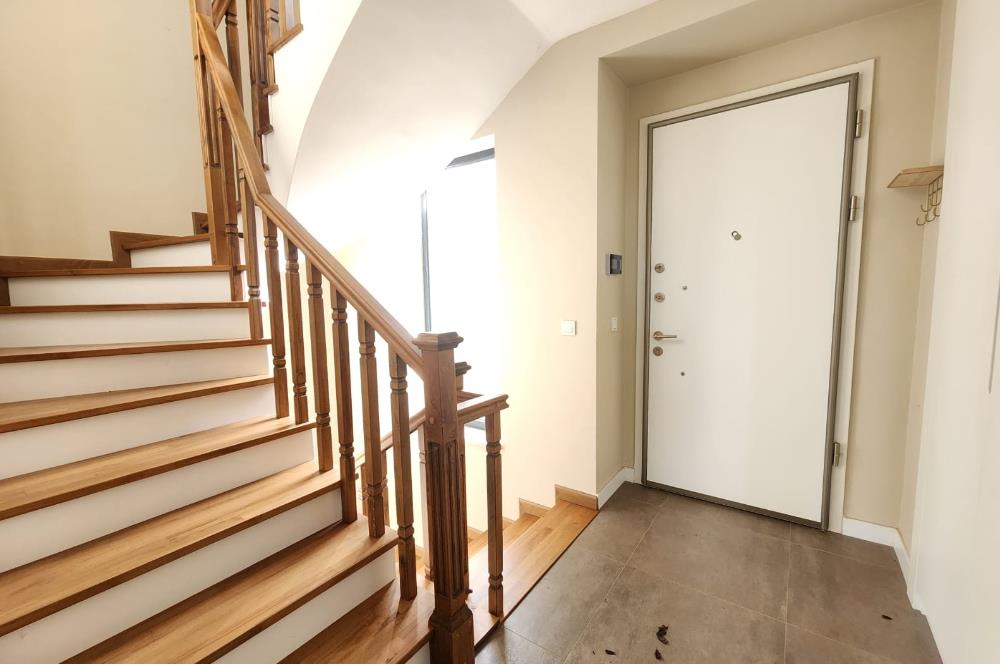 Zekeriyaköy'de Yeni Sitede Kiralık Villa