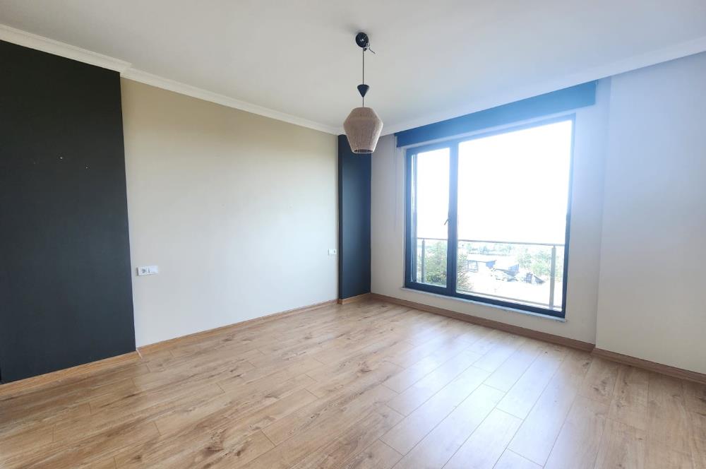 Zekeriyaköy'de Yeni Sitede Kiralık Villa