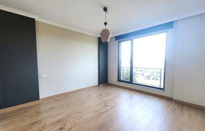 Zekeriyaköy'de Yeni Sitede Kiralık Villa