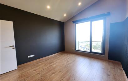 Zekeriyaköy'de Yeni Sitede Kiralık Villa