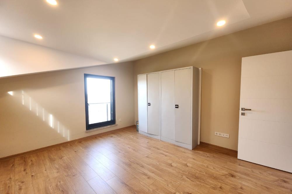 Zekeriyaköy'de Yeni Sitede Kiralık Villa