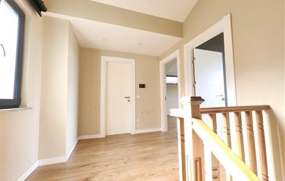 Zekeriyaköy'de Yeni Sitede Kiralık Villa