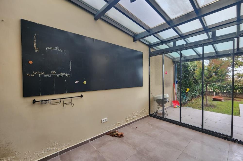 Zekeriyaköy'de Yeni Sitede Kiralık Villa