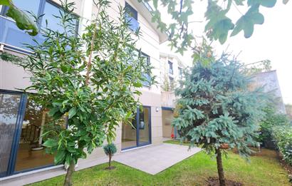 Zekeriyaköy'de Yeni Sitede Kiralık Villa