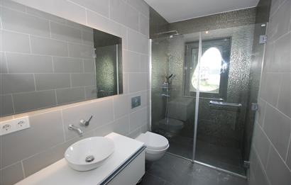 Zekeriyaköy Parkone Sitesi'nde Satılık Havuzlu Tripleks Villa