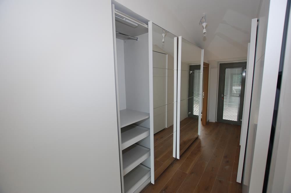 Zekeriyaköy Parkone Sitesi'nde Satılık Havuzlu Tripleks Villa