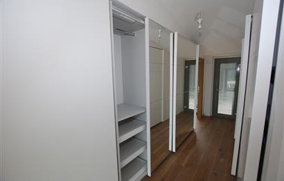 Zekeriyaköy Parkone Sitesi'nde Satılık Havuzlu Tripleks Villa