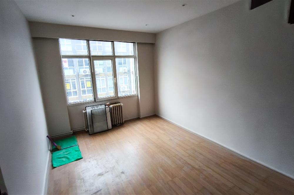 Kadıköy Altıyol'da Kiralık Ofis 3+1 