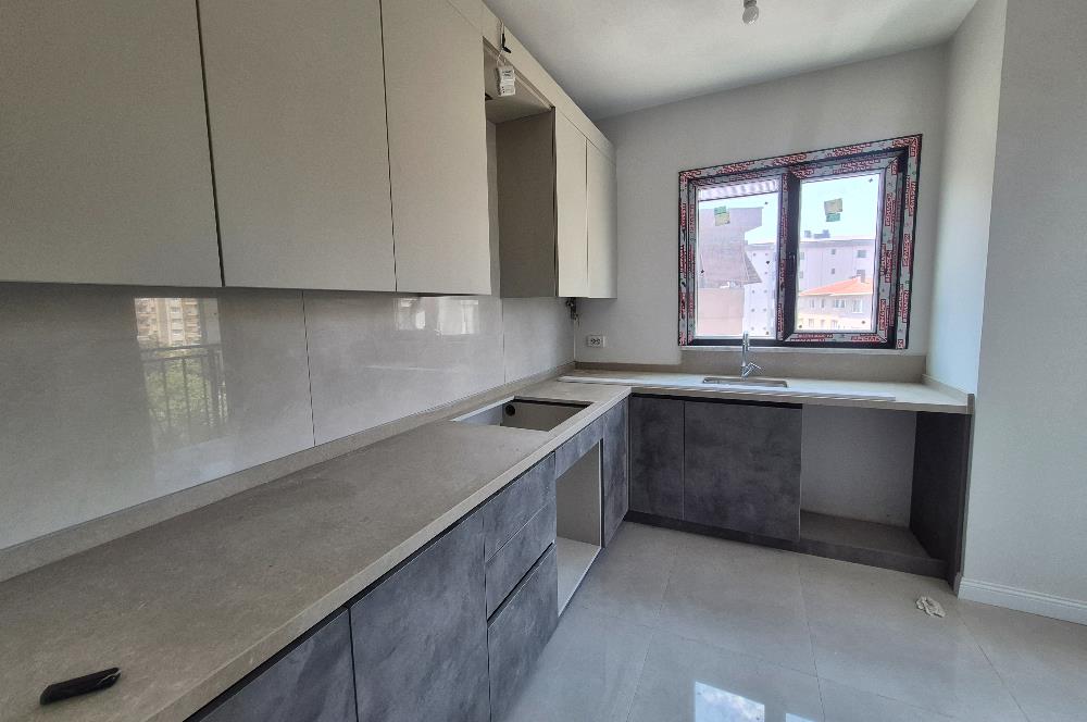 Kozyatağı'nda Satılık 3+1 Merkezi Konumlu Ferah Daire