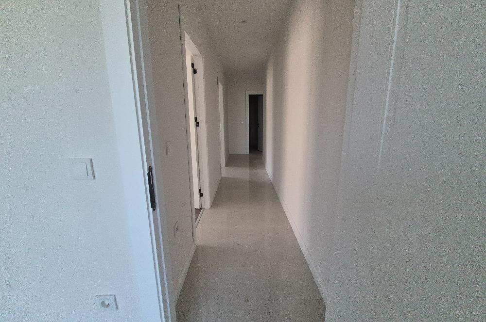 Kozyatağı'nda Satılık 3+1 Merkezi Konumlu Ferah Daire