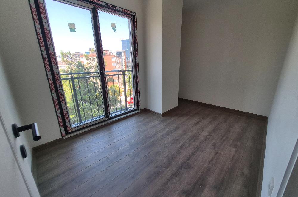 Kozyatağı'nda Satılık 3+1 Merkezi Konumlu Ferah Daire
