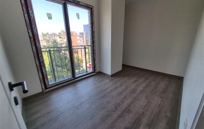 Kozyatağı'nda Satılık 3+1 Merkezi Konumlu Ferah Daire