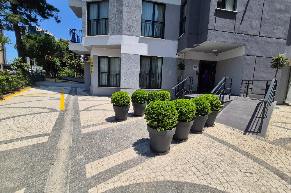 Kozyatağı'nda Satılık 3+1 Merkezi Konumlu Ferah Daire