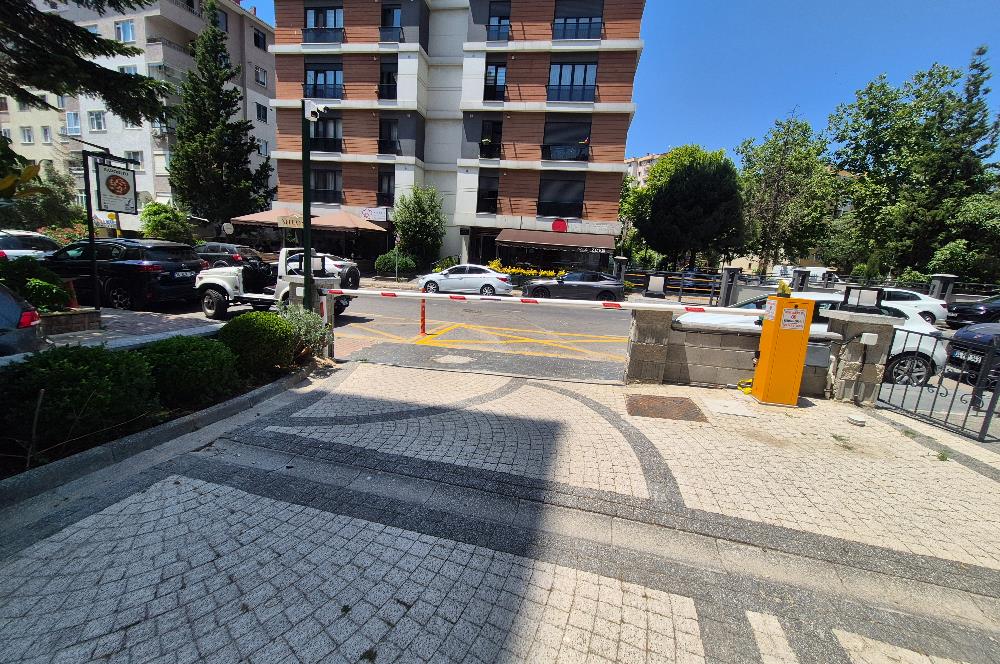 Kozyatağı'nda Satılık 3+1 Merkezi Konumlu Ferah Daire