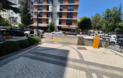 Kozyatağı'nda Satılık 3+1 Merkezi Konumlu Ferah Daire