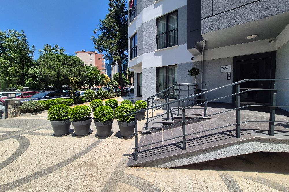 Kozyatağı'nda Satılık 3+1 Merkezi Konumlu Ferah Daire