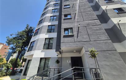 Kozyatağı'nda Satılık 3+1 Merkezi Konumlu Ferah Daire