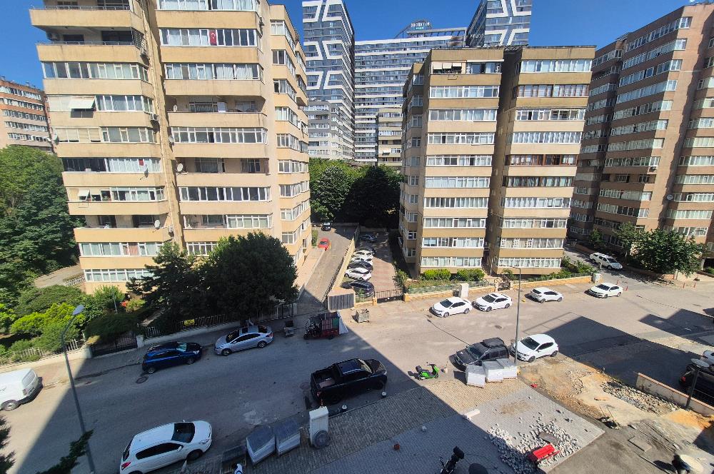 Kadıköy Merdivenköy'de Kiralık 2+1 Yerden Isıtmalı Daire