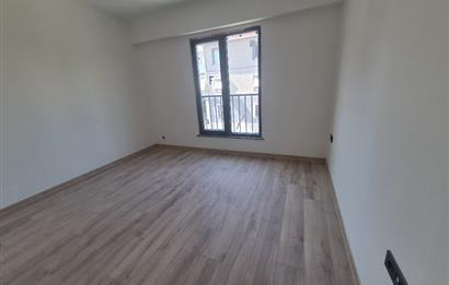 Kadıköy Merdivenköy'de Kiralık 2+1 Yerden Isıtmalı Daire