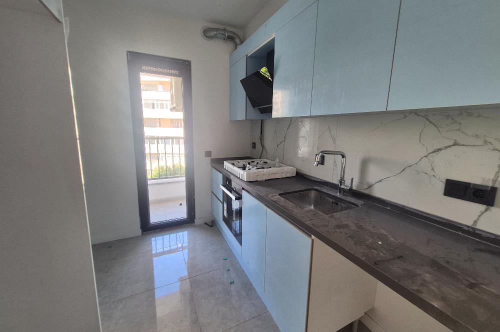 Kadıköy Merdivenköy'de Kiralık 2+1 Yerden Isıtmalı Daire