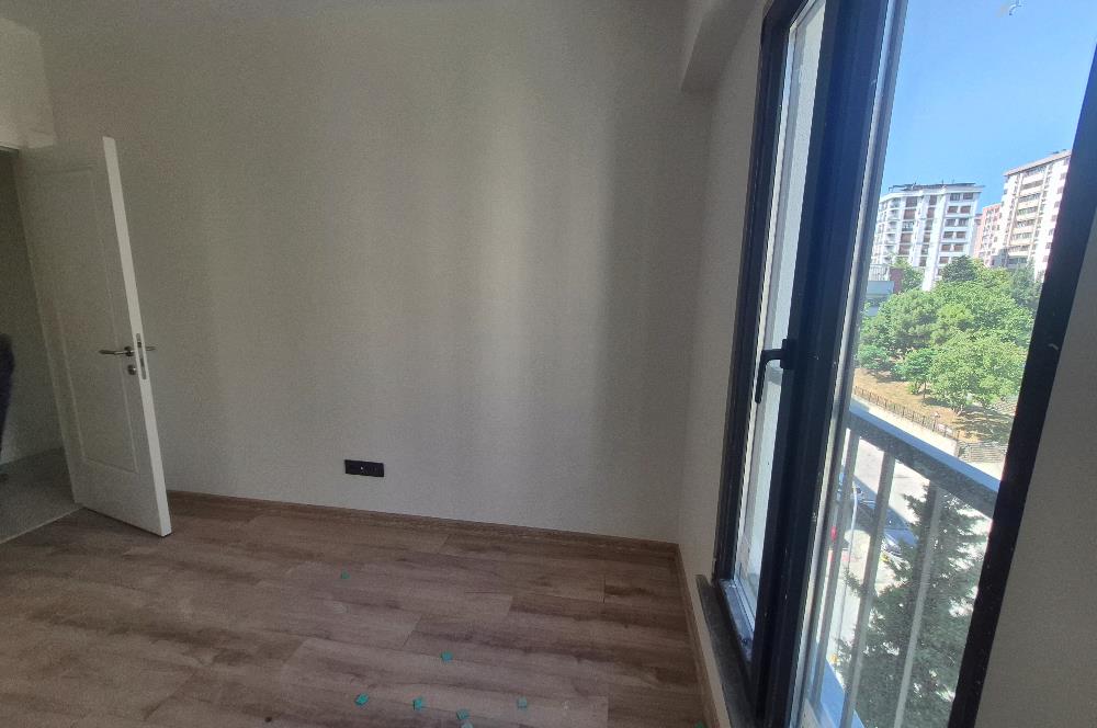 Kadıköy Merdivenköy'de Kiralık 2+1 Yerden Isıtmalı Daire