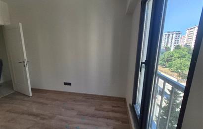 Kadıköy Merdivenköy'de Kiralık 2+1 Yerden Isıtmalı Daire