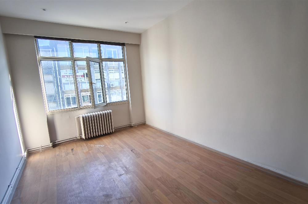 Kadıköy Altıyol'da Kiralık Ofis 3+1 