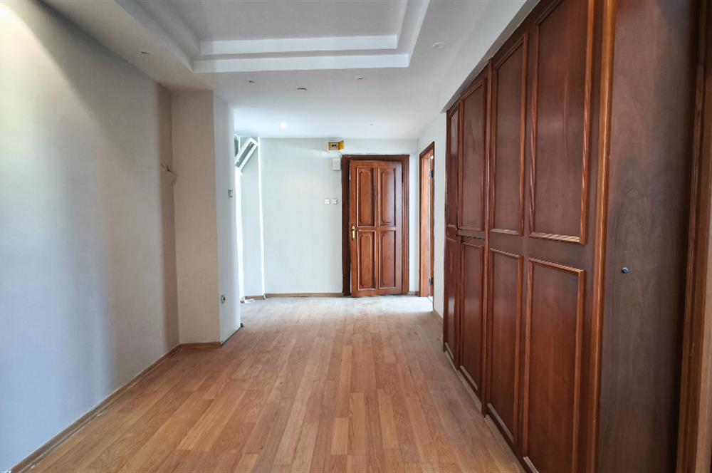 Kadıköy Altıyol'da Kiralık Ofis 3+1 