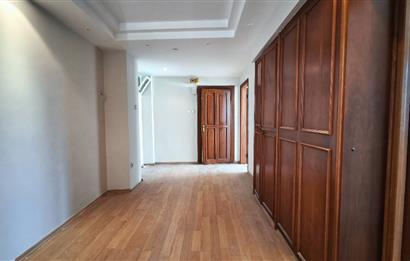 Kadıköy Altıyol'da Kiralık Ofis 3+1 