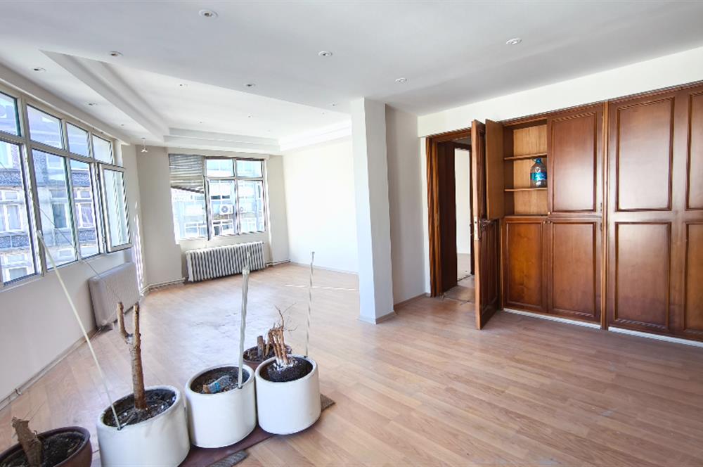 Kadıköy Altıyol'da Kiralık Ofis 3+1 