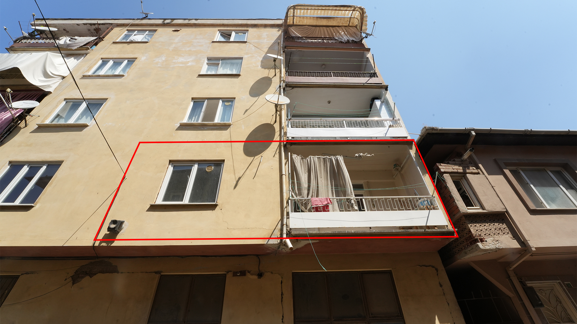 C21Cius; Denize Çok Yakın Mesafede Satılık 2+1 Daire