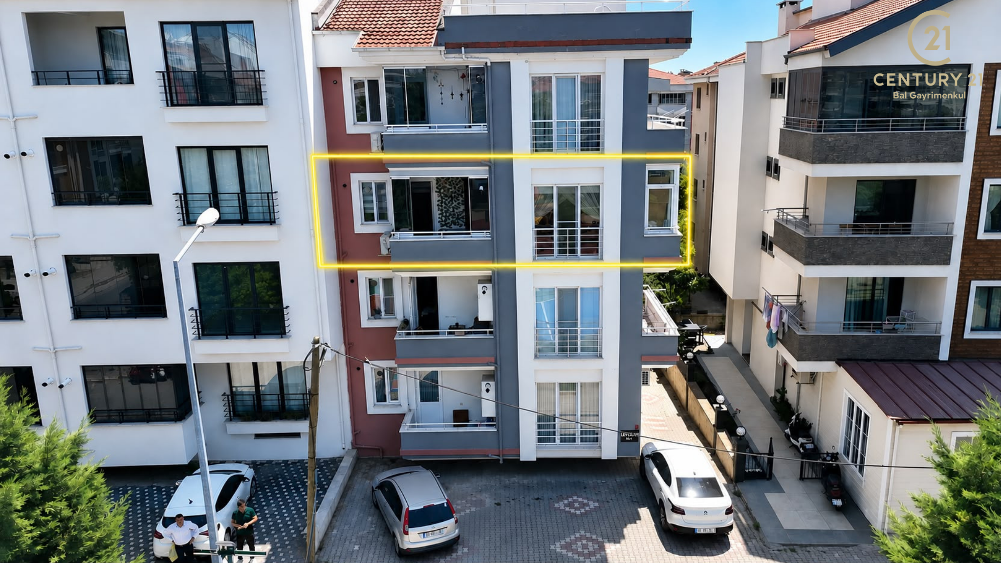 C21 Bal'dan Bahçelievler Mah.'de Park Manzaralı Satılık 2+1 Daire