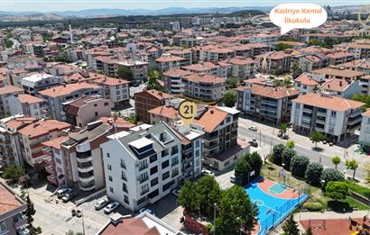 C21 Bal'dan Bahçelievler Mah.'de Park Manzaralı Satılık 2+1 Daire