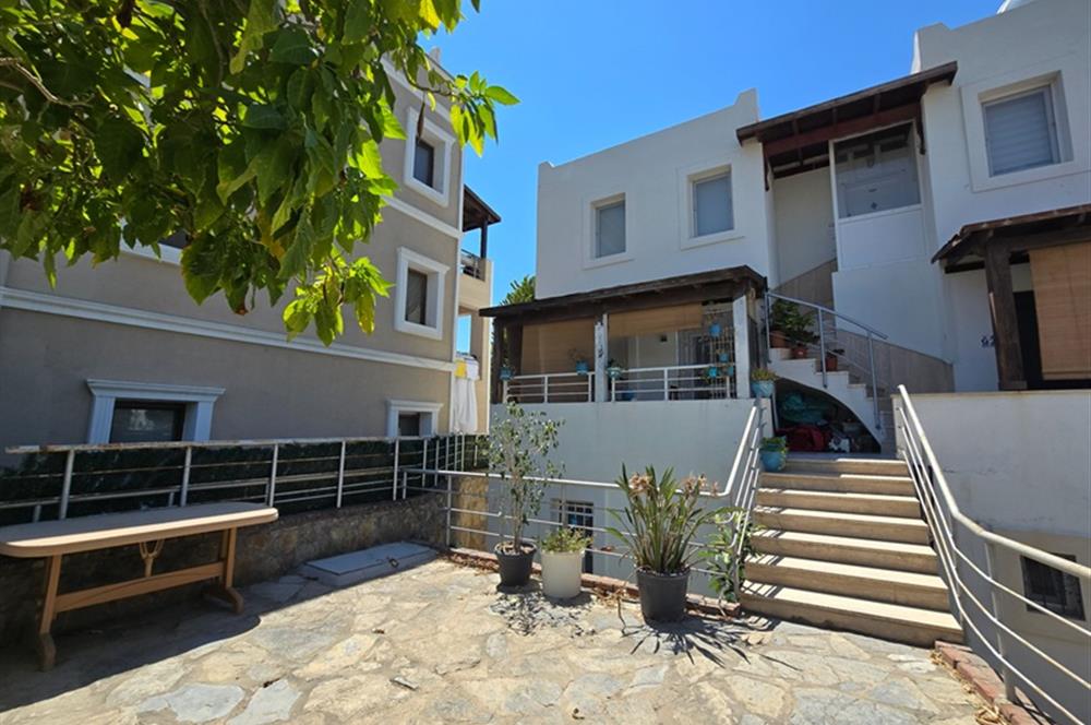 Bodrum Turgutreis Alt Karabağ Mevkiinde Satılık Site İçinde Müstakil Bahçeli Masrafsız 3+1 BahçeDubleksi