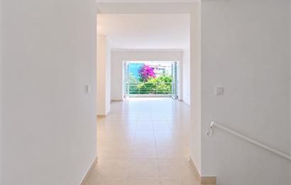 Bodrum Turgutreis Alt Karabağ Mevkiinde Satılık Site İçinde Müstakil Bahçeli Masrafsız 3+1 BahçeDubleksi