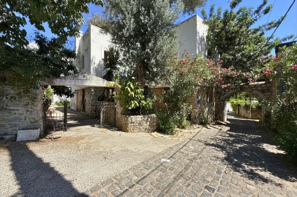 Bodrum Marinaya Sadece 150m Yürüme Yakınlığında Satılık Orijinal Taş Yapı Müstakil Dubleks Bin