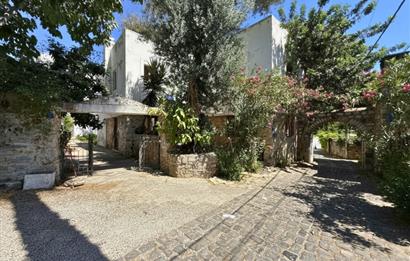 Bodrum Marinaya Sadece 150m Yürüme Yakınlığında Satılık Orijinal Taş Yapı Müstakil Dubleks Bin
