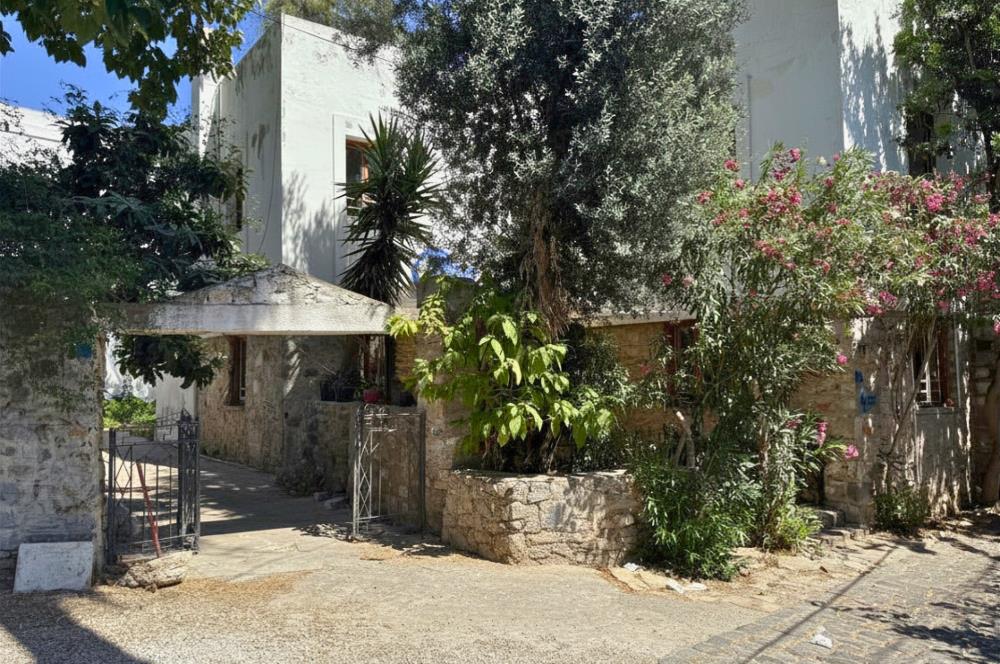 Bodrum Marinaya Sadece 150m Yürüme Yakınlığında Satılık Orijinal Taş Yapı Müstakil Dubleks Bin
