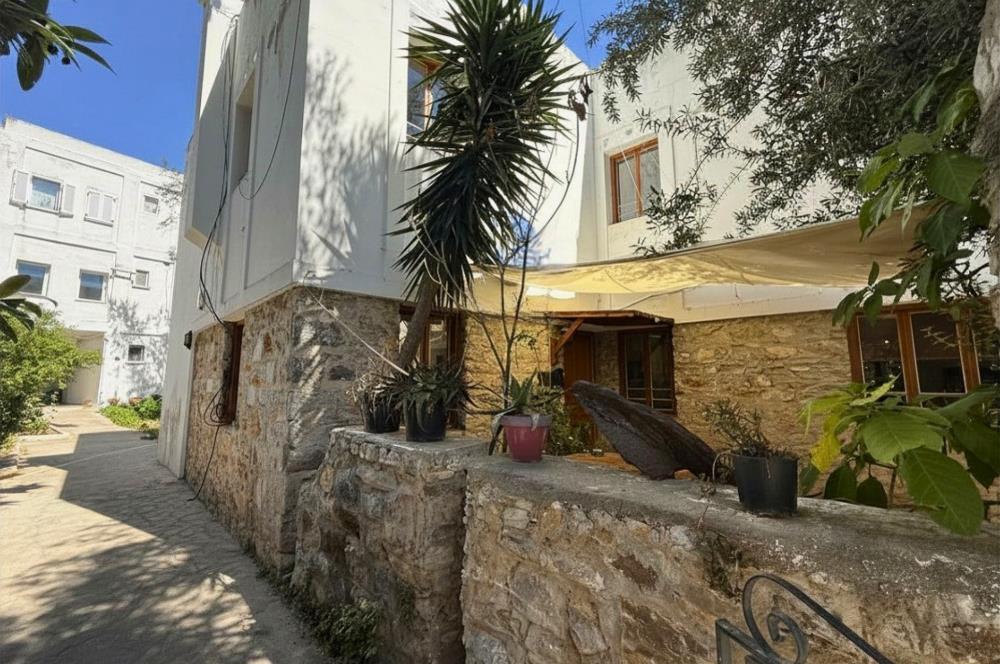 Bodrum Marinaya Sadece 150m Yürüme Yakınlığında Satılık Orijinal Taş Yapı Müstakil Dubleks Bin