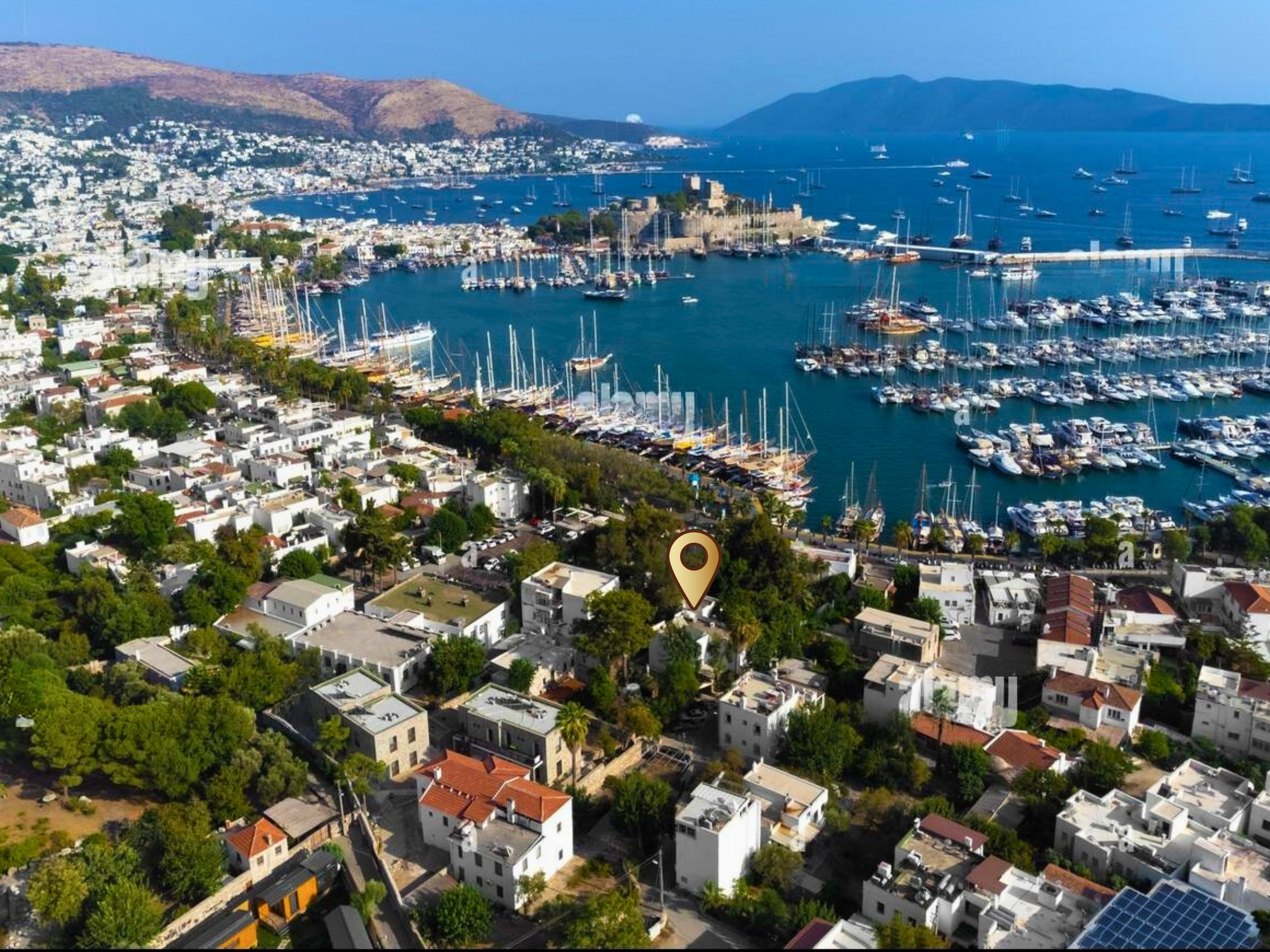 Bodrum Marinaya Sadece 150m Yürüme Yakınlığında Satılık Orijinal Taş Yapı Müstakil Dubleks Bin