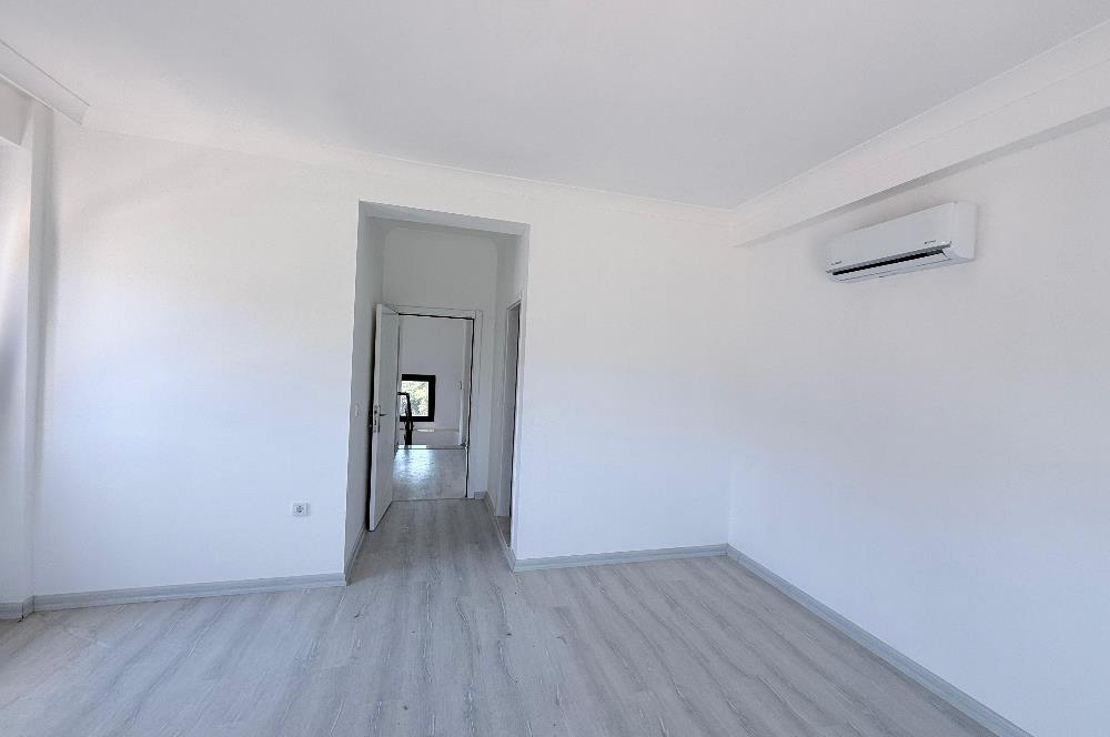MUMCULAR'DA HAVUZLU, BAHÇELİ VE OTOPARKLI 3+1 MÜSTAKİL EV