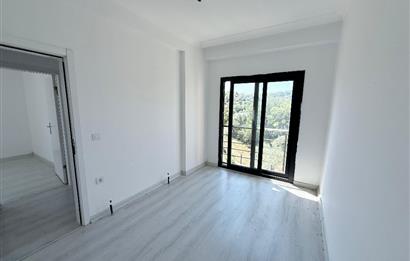 MUMCULAR'DA HAVUZLU, BAHÇELİ VE OTOPARKLI 3+1 MÜSTAKİL EV