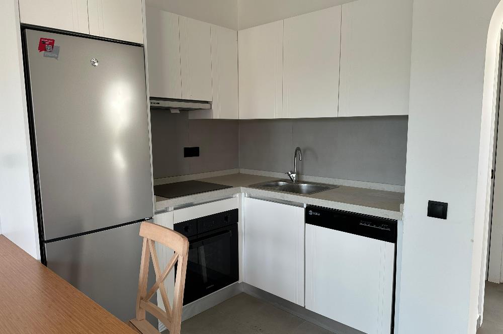 24 Saat Güvenlikli Sitede Kapalı Otoparklı 1+1 Daire