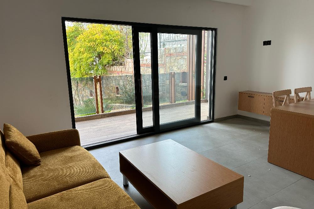 24 Saat Güvenlikli Sitede Kapalı Otoparklı 1+1 Daire